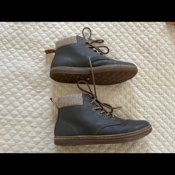 Dr. Martens Shoes - Dr. Martens “Maelly” boot size 9 women’s